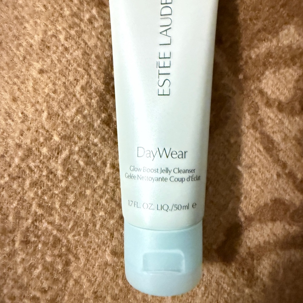 Estee Lauder DayWear Glow Boost Jelly Cleanser - Light Blue